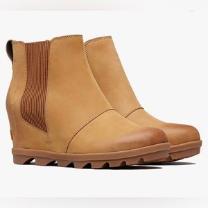 SoReal Joan of Arctic wedge boots sz 6